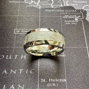 Mens Shane Co. cobalt meteorite ring.  Size 9